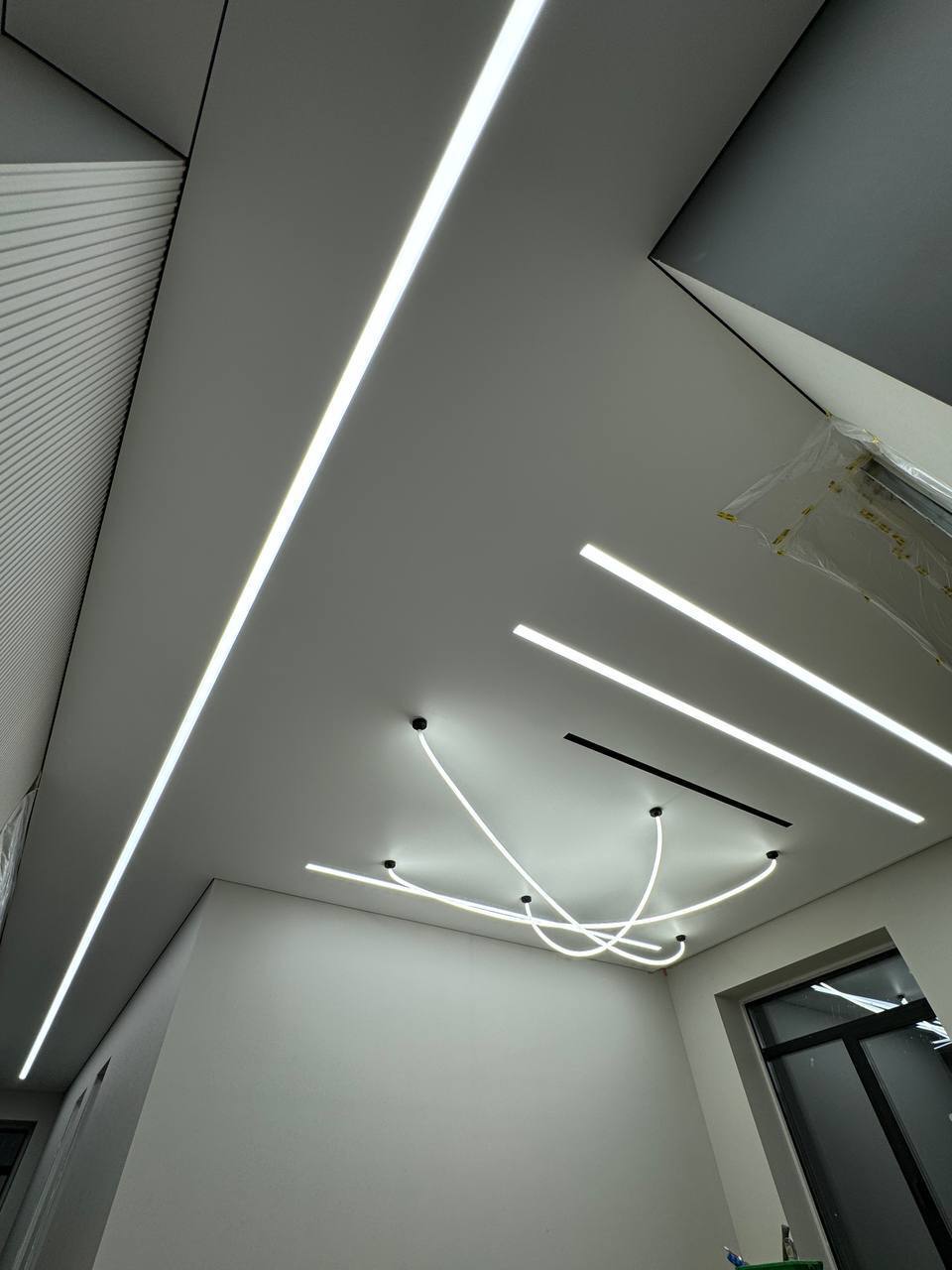 Натяжной потолок с подсветкой 1